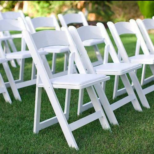Location de chaises et tables blanches pliantes prestige 