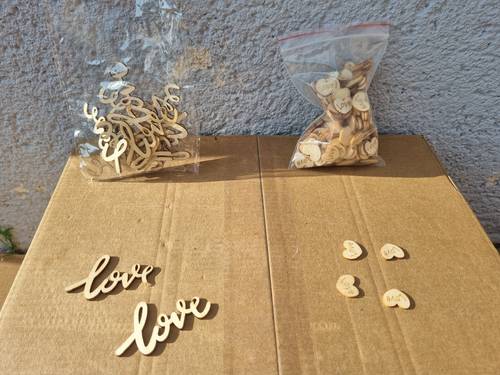 Petits confettis de table (love ou coeur)