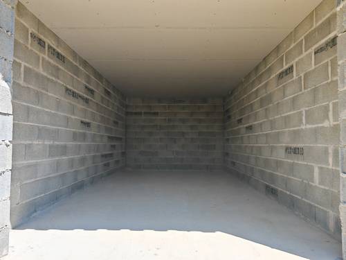 18m2 Box / garage 
