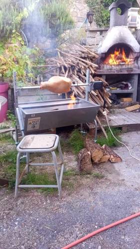 Barbecue avec broche électrique