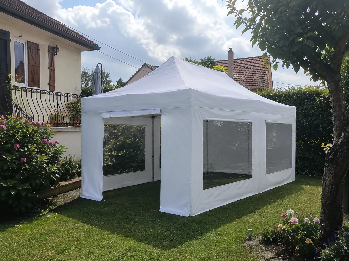 Tente de réception 3x6 m pliable, solide et facilement transportable