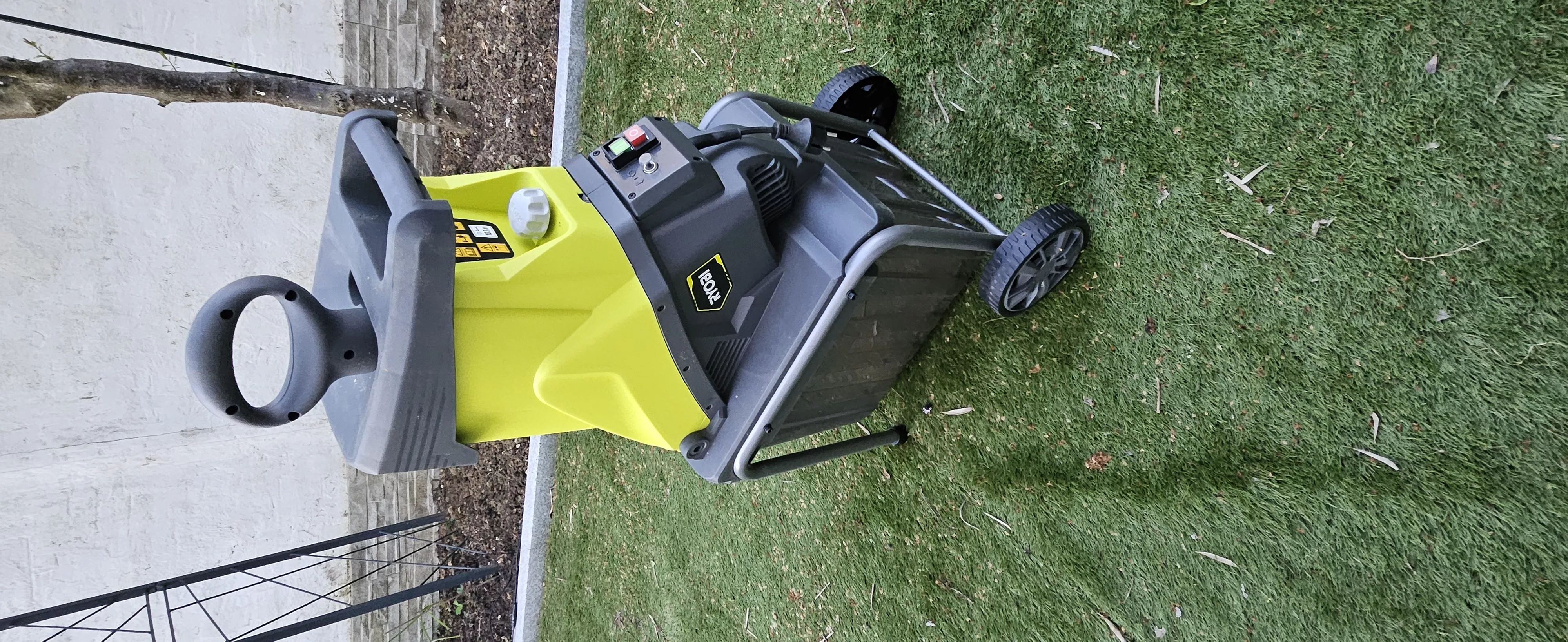 Broyeur de Végétaux - RYOBI - Moteur 2500W, Bac 40L à Herblay 95