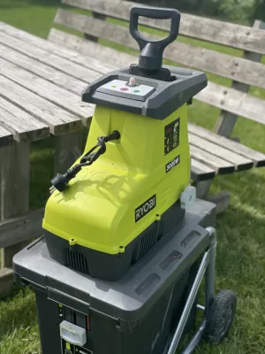 location Broyeur de végétaux RYOBI 3000W – Puissant, pratique et efficace !