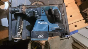 annonce location Perforateur SDS Makita 18V DHR243 – Perçage béton, brushless